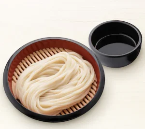 udon zaru 300x267 - 打ち立て・できたてのおいしさの丸亀製麺で塩分4gの食事